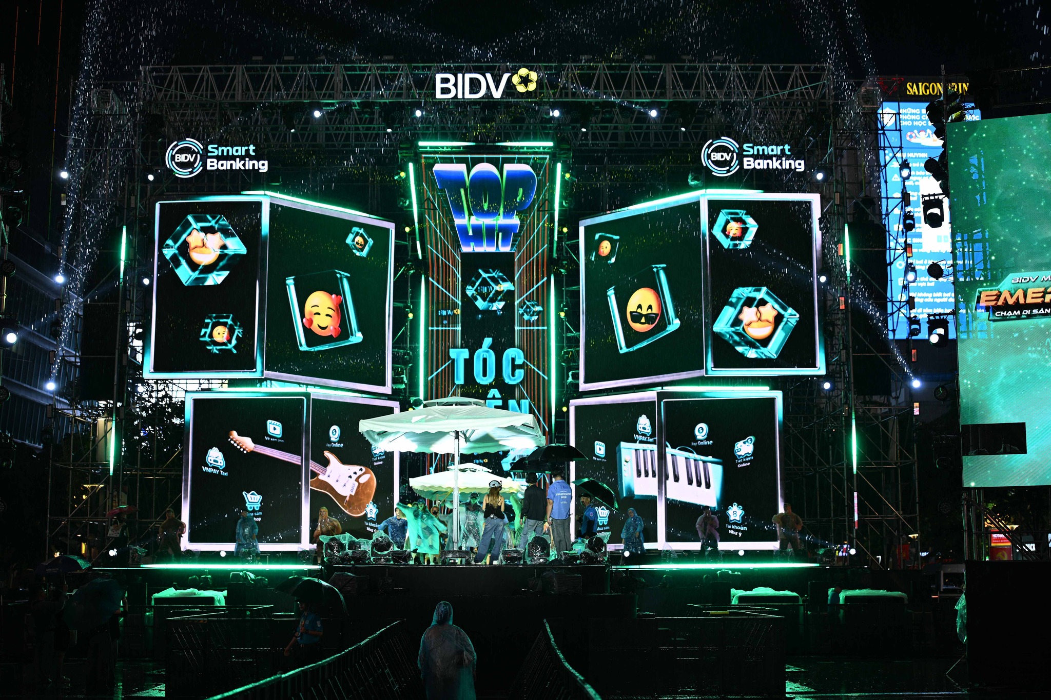 Chỉ còn 8 tiếng nữa, BIDV Music Festival chính thức bùng nổ! 3 555674264 1208051971346707 7422212630993308222 n