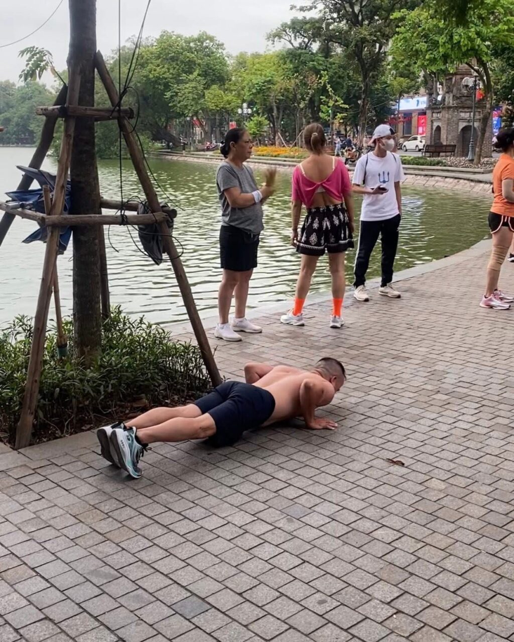 Bữa sáng thể dục đa dạng và vui nhộn của người Việt 2 555701252 1221753856649838 8999923183607720991 n