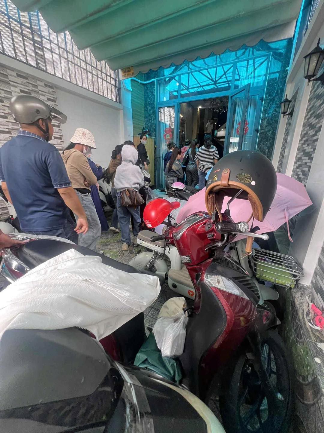 Nghi vỡ hụi 200 tỷ đồng, hàng trăm người hoang mang tại TP.HCM 4 555855798 1137046138526581 2823177578430108419 n