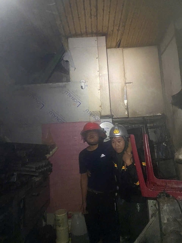 Cứu nạn khẩn cấp trong cơn bão số 10: 8 người an toàn 3 555880464 1369584754836416 612813177439822639 n