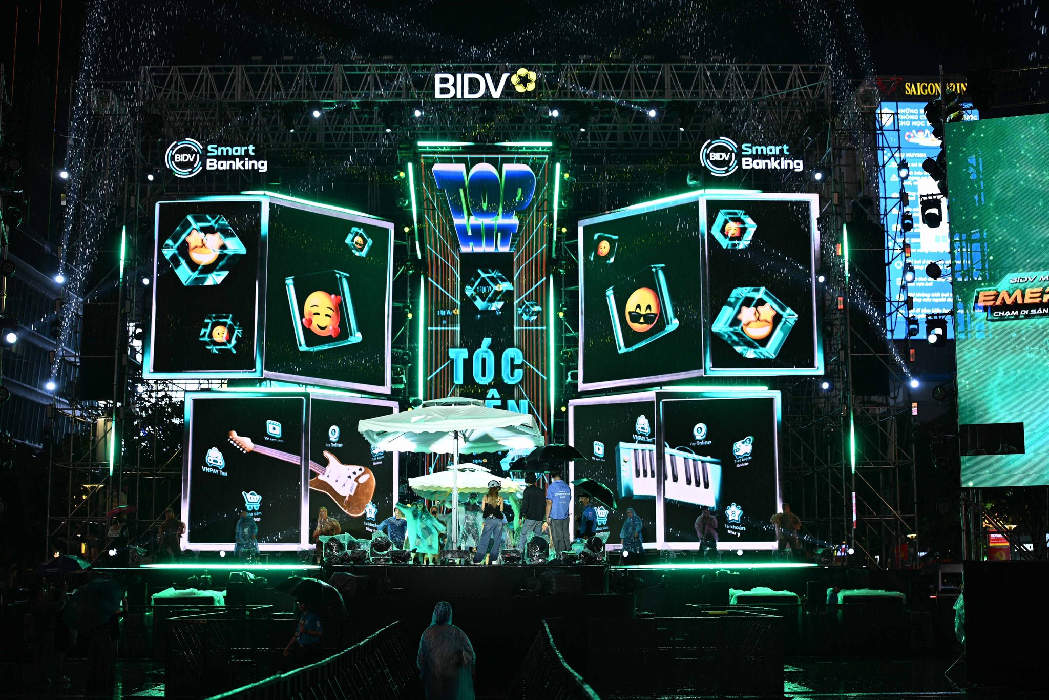 Đại Tiệc Âm Nhạc BIDV Music Festival - Đêm Bùng Nổ Tại Phố Đi Bộ 3 556461091 1229323299233288 3616898379209434393 n