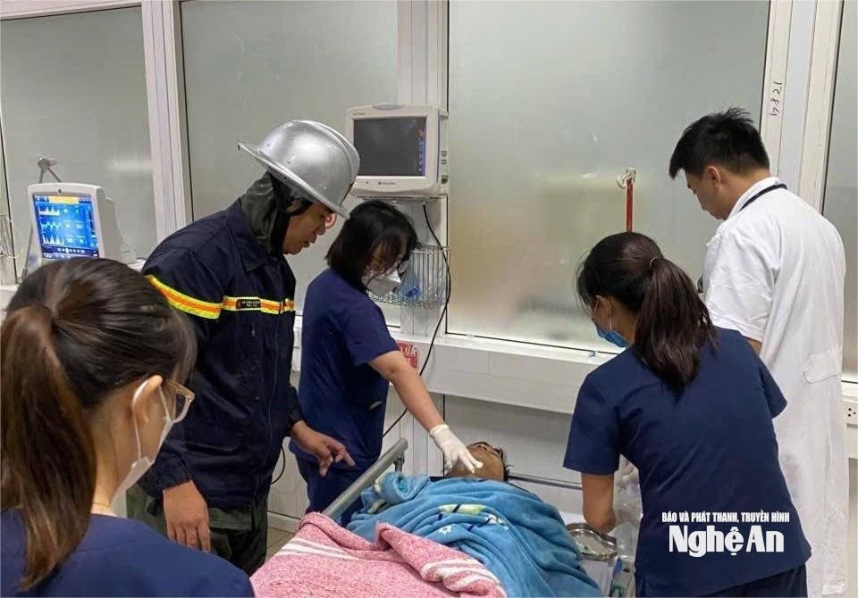 Cứu hộ thành công 8 nạn nhân trong cơn bão số 10 tại Nghệ An 4 557597719 1128052319530638 2639460068924851525 n