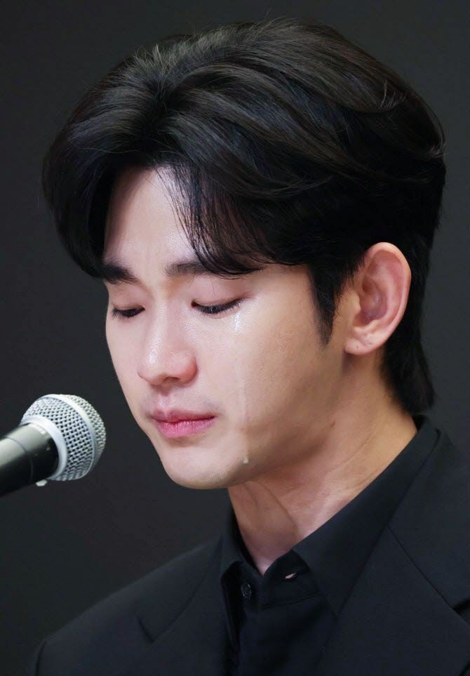 Kim Soo Hyun Viết 150 Lá Thư Cho Bạn Gái Trong Thời Gian Nhập Ngũ 2 558114403 1328398948660248 2235006365295888894 n