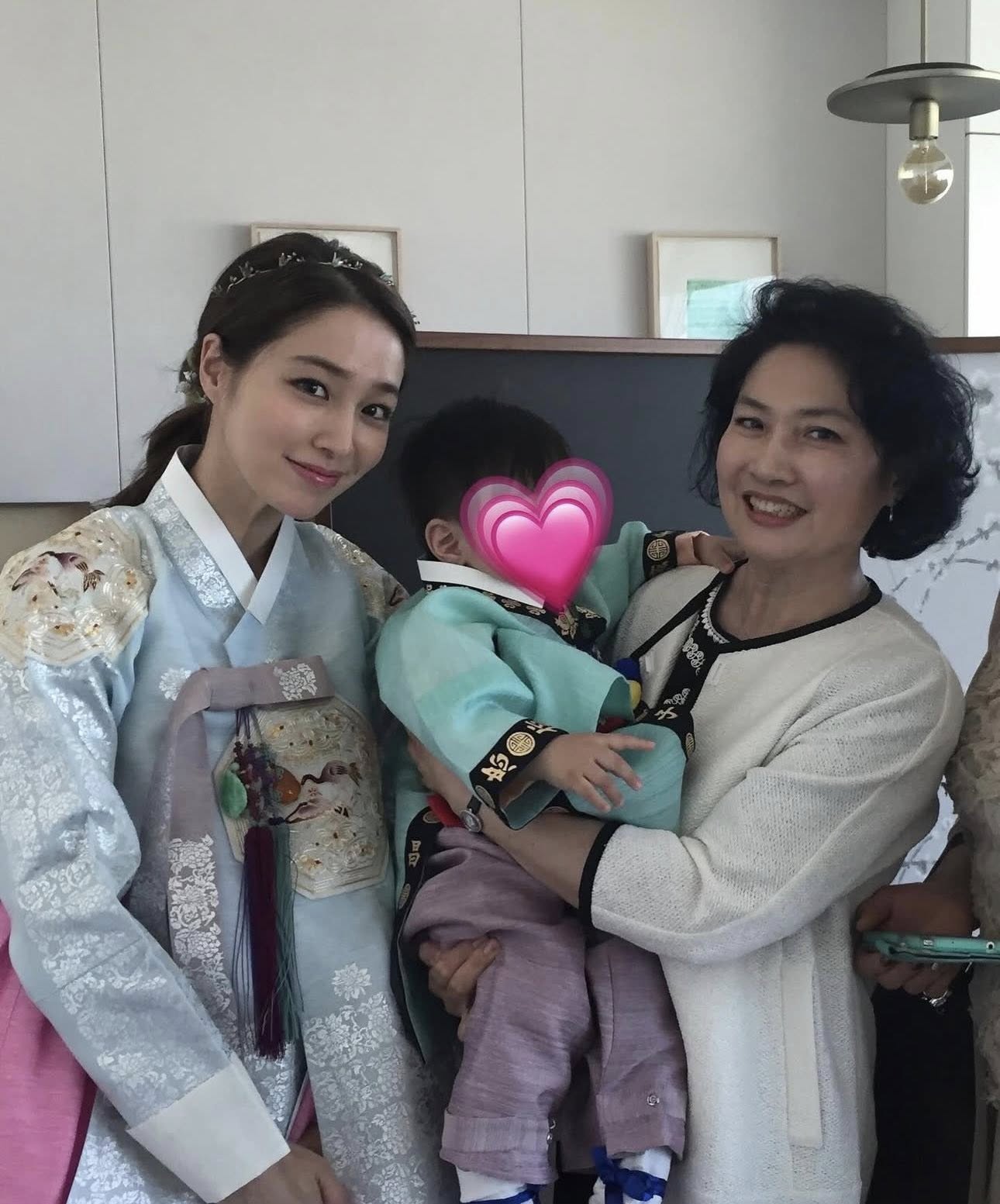 Lee Min Jung chia sẻ bí mật gia đình đầy cảm động 3 556326602 1100544385496094 5787661625999649031 n
