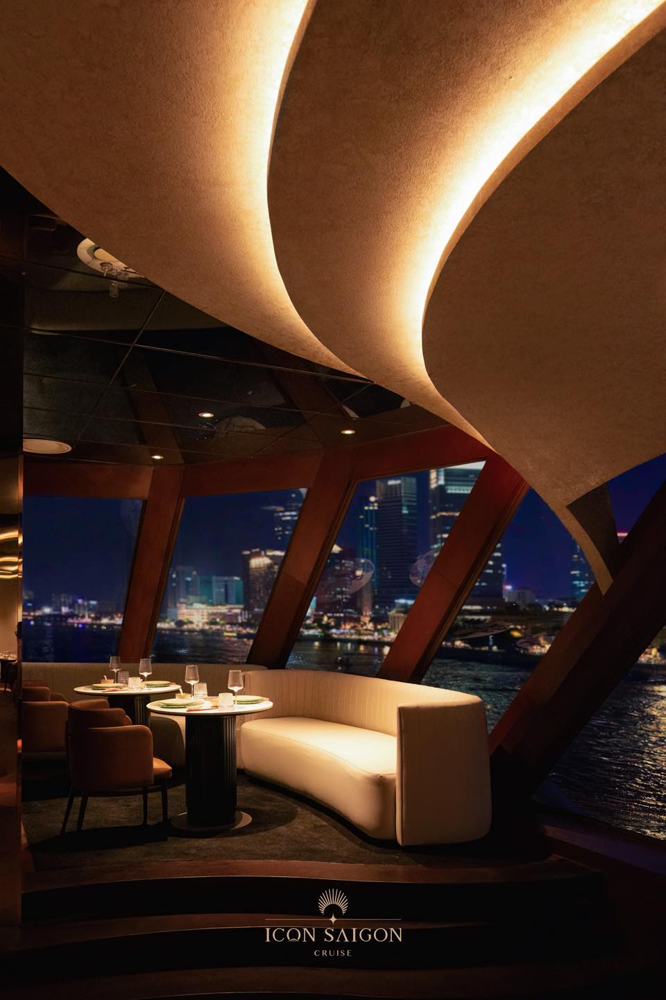 Trải nghiệm du thuyền ICON Saigon Cruise tại Sài Gòn 2 556708530 1112036377713227 6791893416322875867 n