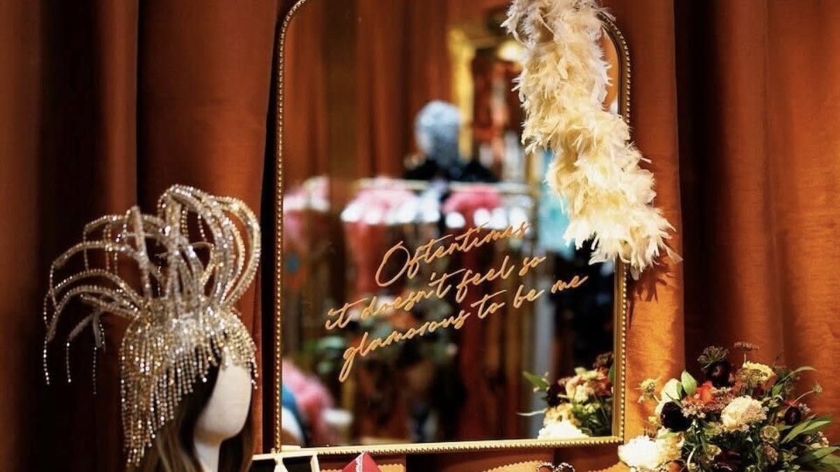 Hé lộ lyrics mới trong triển lãm The Life of A Showgirl 6 556801002 1419657773493686 5859367504918700089 n