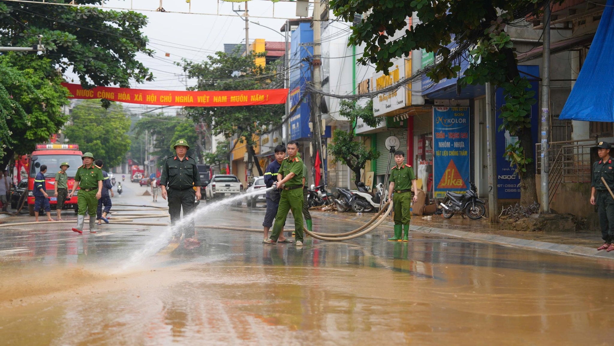 Công An Lào Cai Dọn Dẹp Sau Mưa Lũ, Vì Một Thành Phố Sạch Đẹp 3 557233491 1145251521134175 3302815806215025251 n