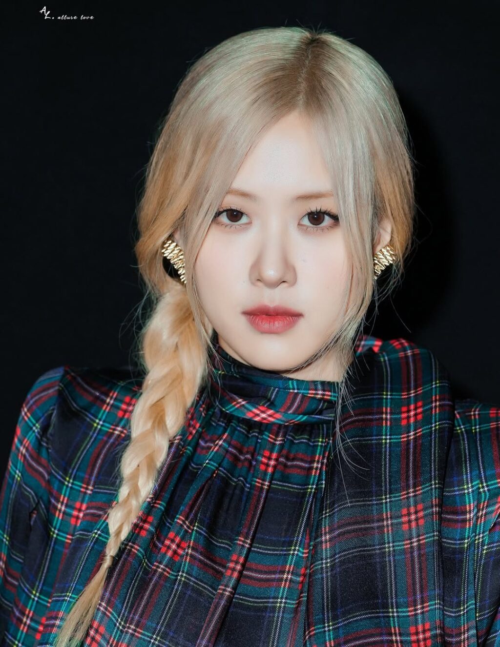 Rosé thành lập 3 công ty để quản lý sự nghiệp 2 557351019 1330344551799021 4219490456016741351 n