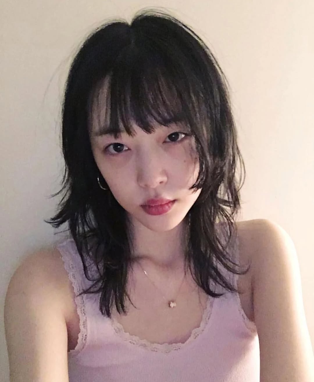 Sulli Gây Bão Với Kiểu Tóc Layer Đầy Ấn Tượng 2 557371330 792715136832131 48558550543610883 n