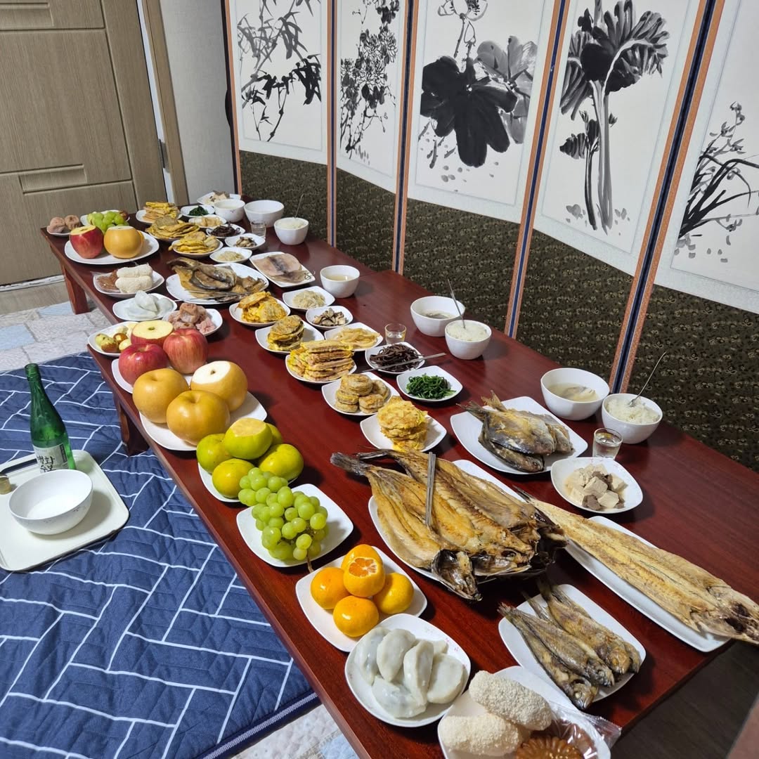 Mâm Cơm Cúng Lễ Chuseok: Truyền Thống và Thay Đổi 3 557413373 1333917084775101 7866418303521183398 n
