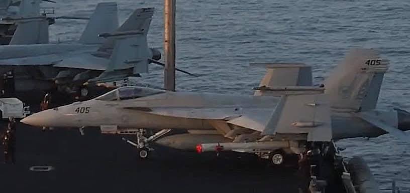 Máy bay F/A-18E Mỹ sử dụng tên lửa SLAM-ER trong không kích Yemen 2 557531090 816408590909207 4849545527623615807 n