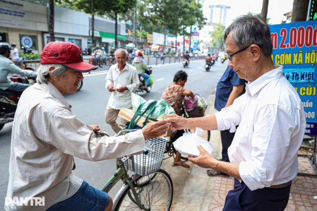 Hành Trình Cống Hiến Của Giáo Sư Lê Ngọc Thạch 2 557589503 1148563254136335 2673853745364231132 n