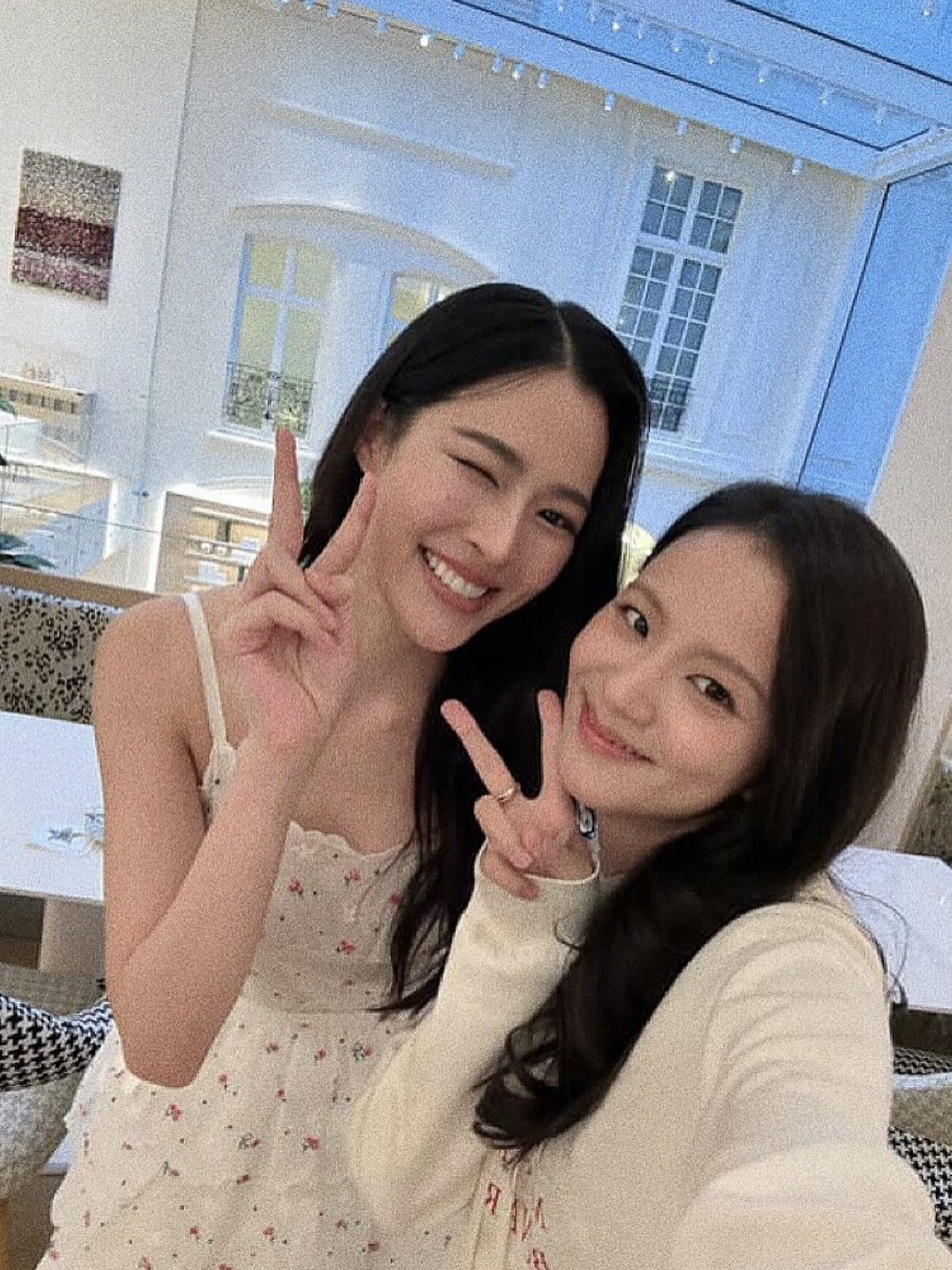 Tin tức nổi bật ngày 3/10/2025: Jisoo, Bang Chan và triển lãm của RM 3 557591670 1331320938368049 4764411452890723693 n