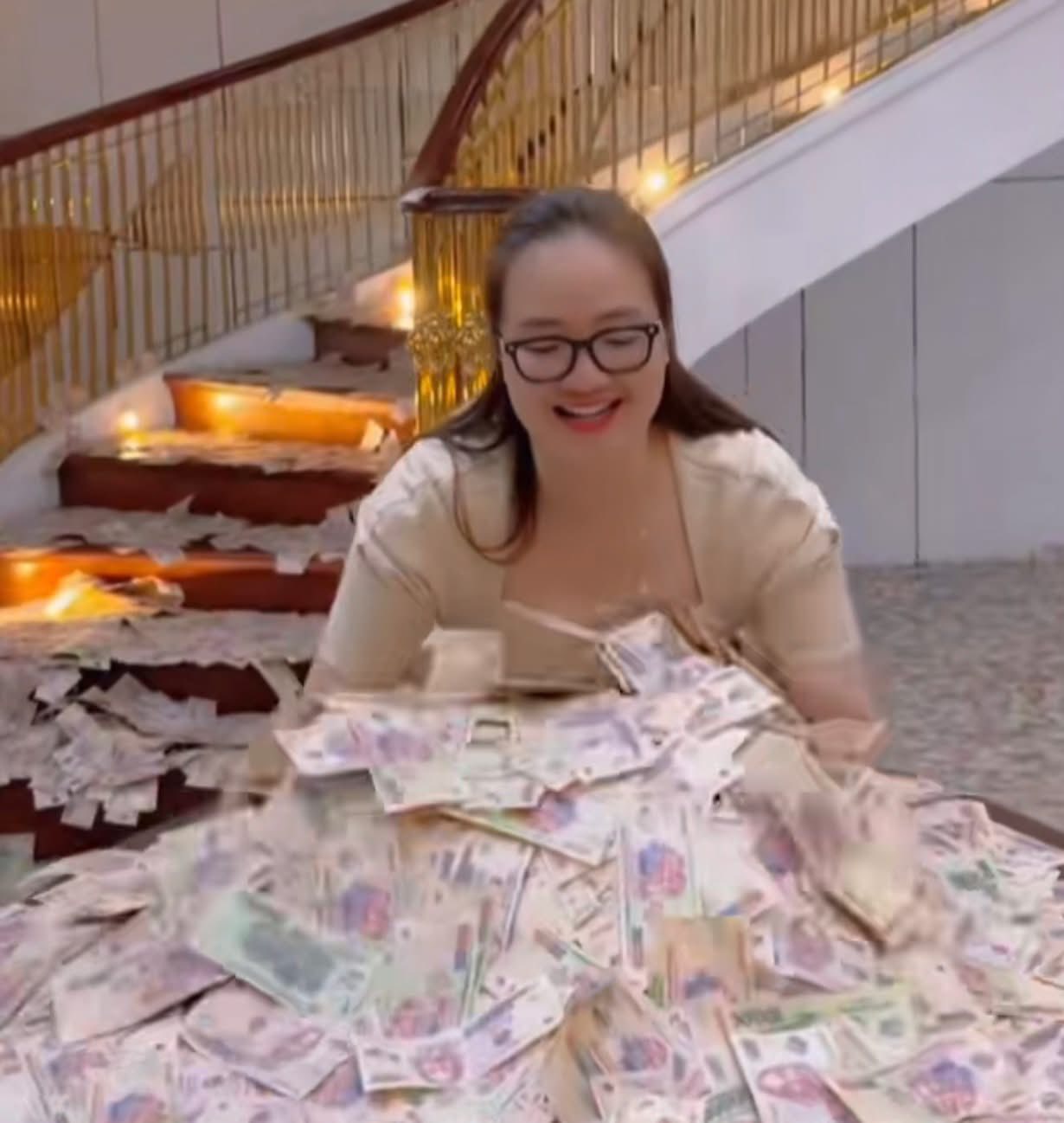 Hé lộ thủ đoạn che giấu hàng nghìn tỷ đồng của Hoàng Hường 4 557608023 824439626933063 6093011165590913669 n