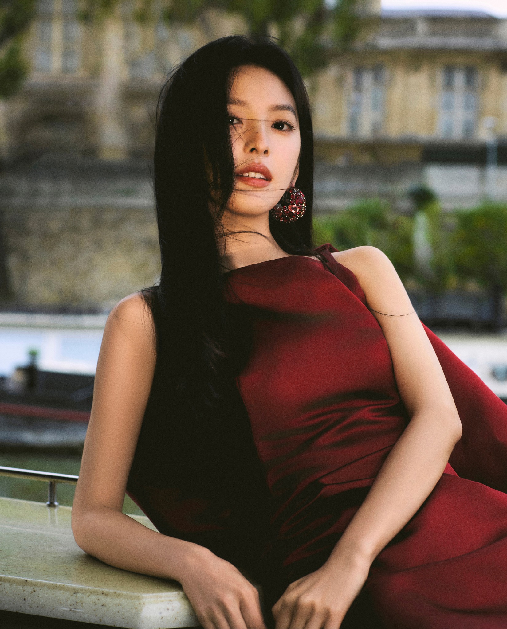 Phạm Thừa Thừa và Chương Nhược Nam tỏa sáng tại Paris Fashion Week 3 557623975 1211379034466279 6577959088950473767 n