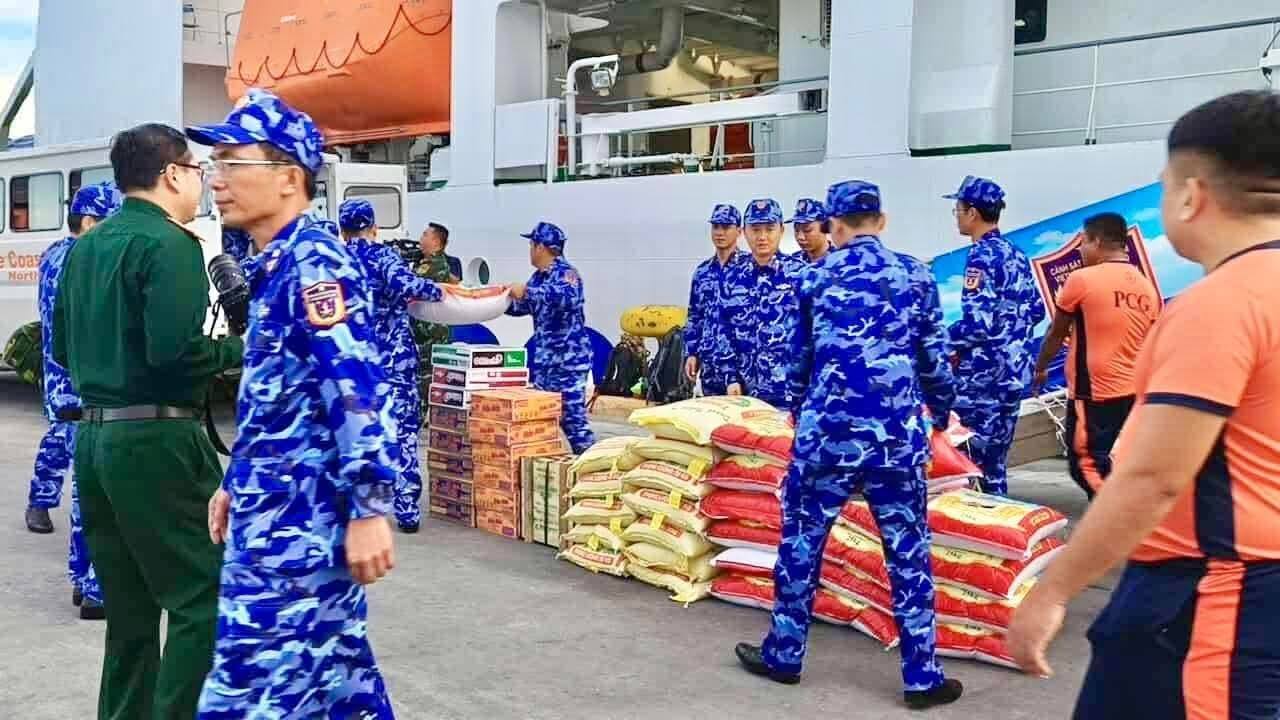 Cảnh sát biển Việt Nam hỗ trợ Philippines sau động đất mạnh 4 557628158 819703113913088 3995314614721917234 n