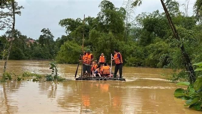 Thái Nguyên: Cứu hộ 270 học sinh mắc kẹt do mưa lũ 4 557629200 1377736337354591 530453618678117603 n