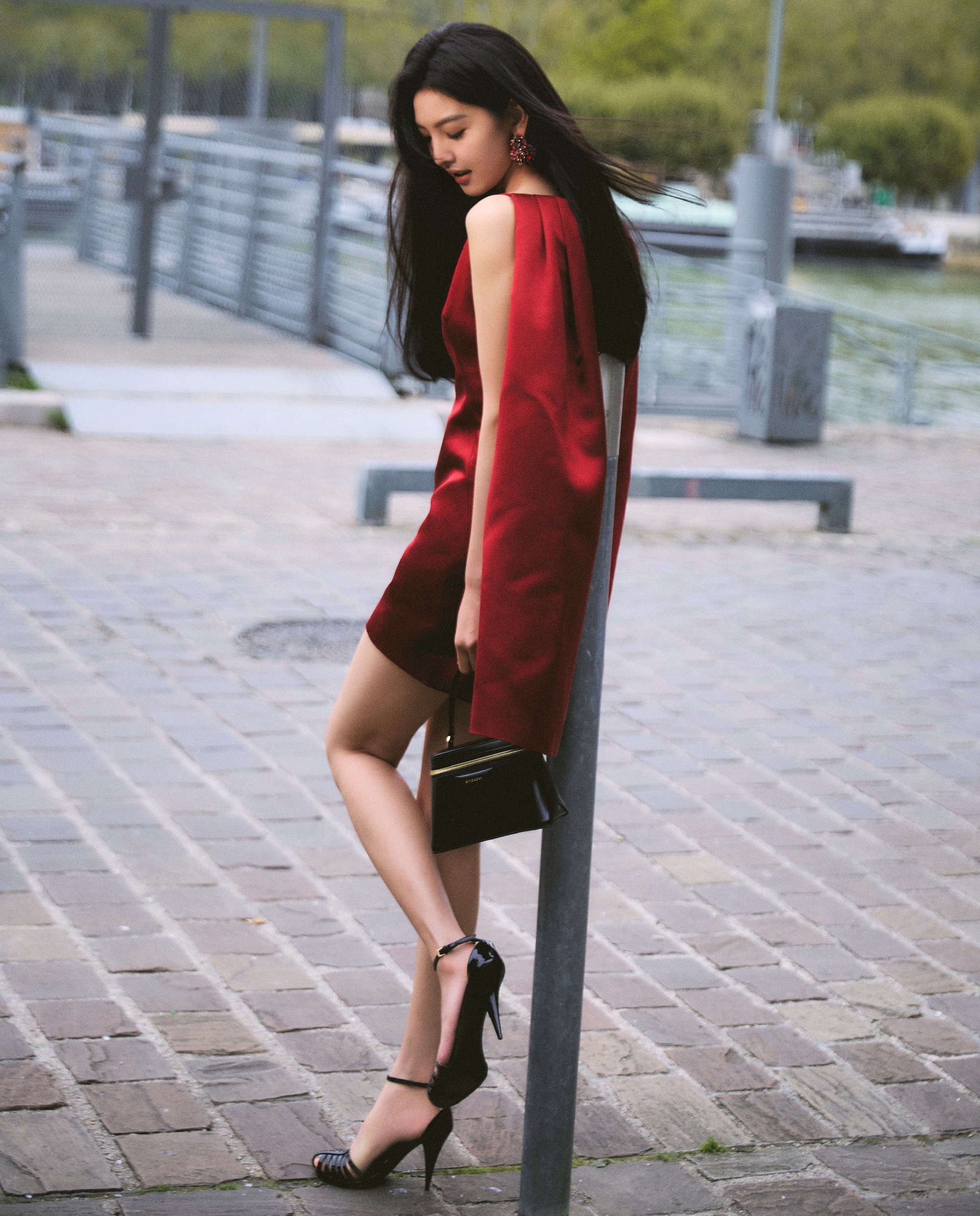 Phạm Thừa Thừa và Chương Nhược Nam tỏa sáng tại Paris Fashion Week 6 557632748 1211379371132912 3839804458455507272 n