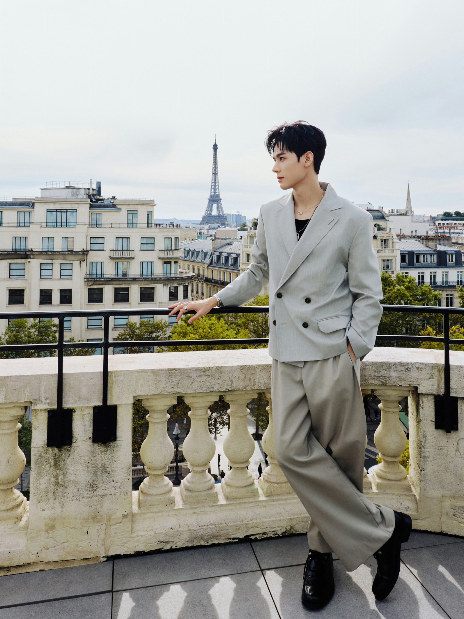 Cung Tuấn ra mắt bộ ảnh ấn tượng tại Paris 6 557641815 1211072924496890 430002562728669864 n