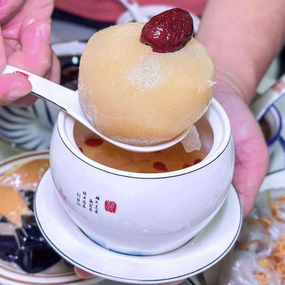 Khám Phá Địa Điểm Chè Ngon Tại Sài Gòn 3 557933127 822799096930821 1867480265242279205 n
