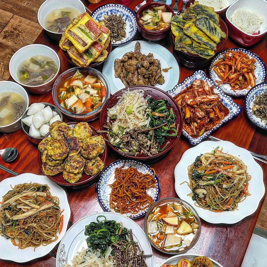Mâm Cơm Cúng Lễ Chuseok: Truyền Thống và Thay Đổi 4 557973823 1333917101441766 371328973969005240 n