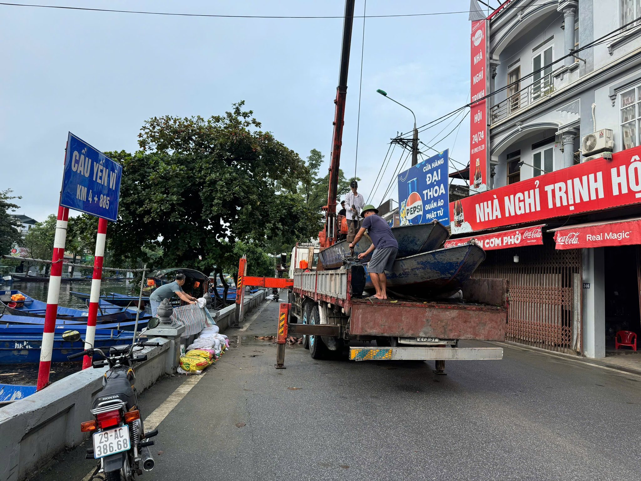 Xã Hương Sơn hỗ trợ người dân vùng lũ Thái Nguyên 3 557991295 1146556634242198 260235305436614247 n