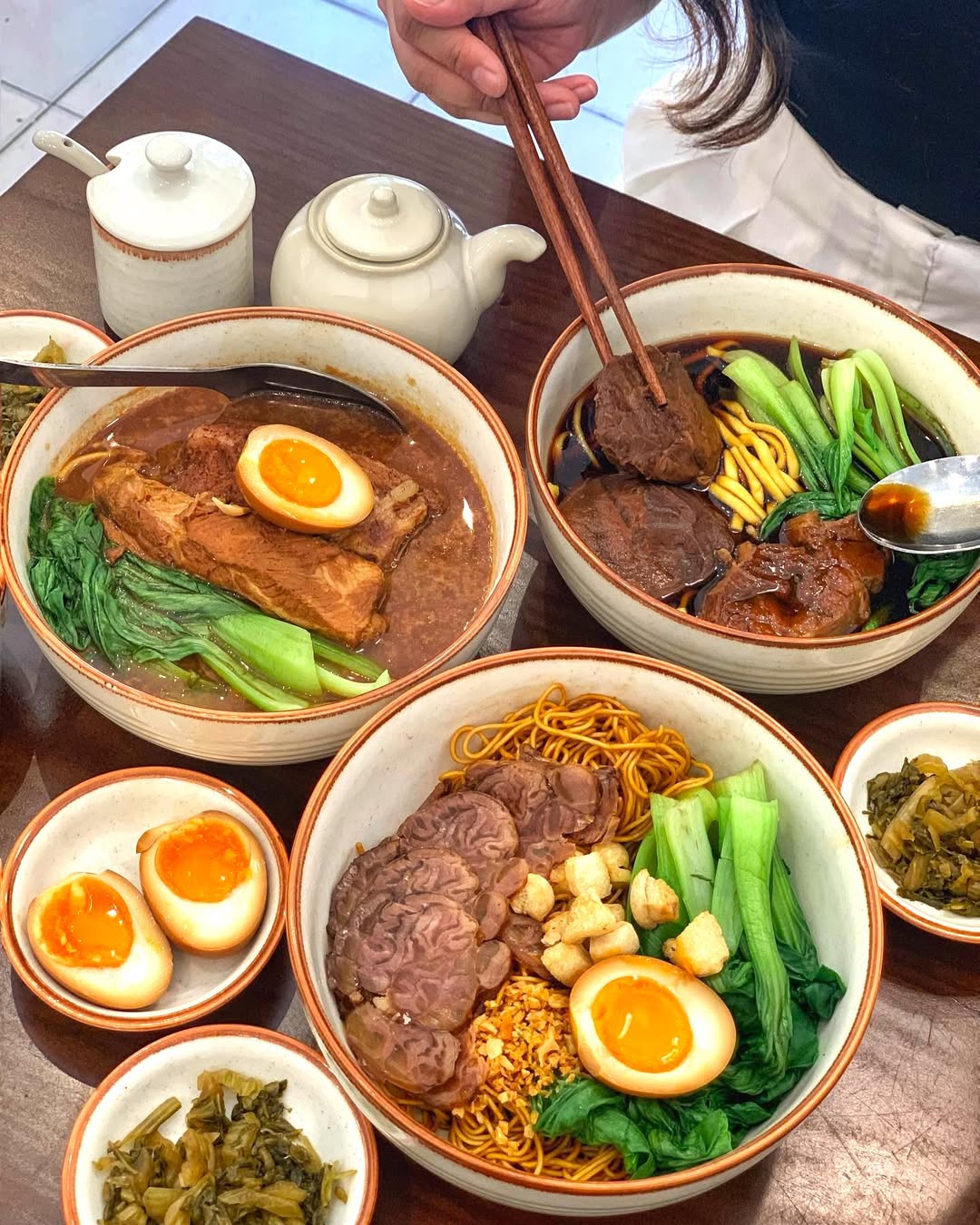Khám Phá Mì Bò Hầm Ngon Đặc Trưng Tại Hà Nội 2 558064445 823660356844695 5177497743641703294 n
