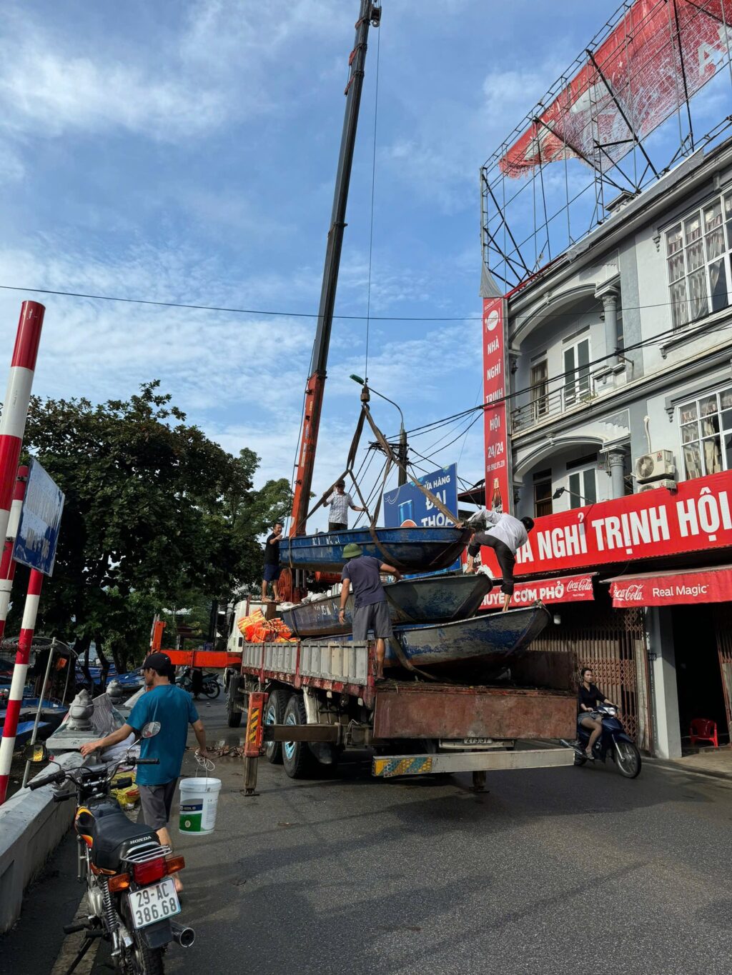 Xã Hương Sơn hỗ trợ người dân vùng lũ Thái Nguyên 2 558109837 1146556614242200 8890419874933425827 n