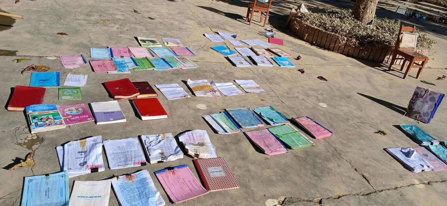 Thầy cô Nghệ An cố gắng phục hồi việc học sau lũ lụt 4 558111594 1376005080861050 4993282730664987196 n