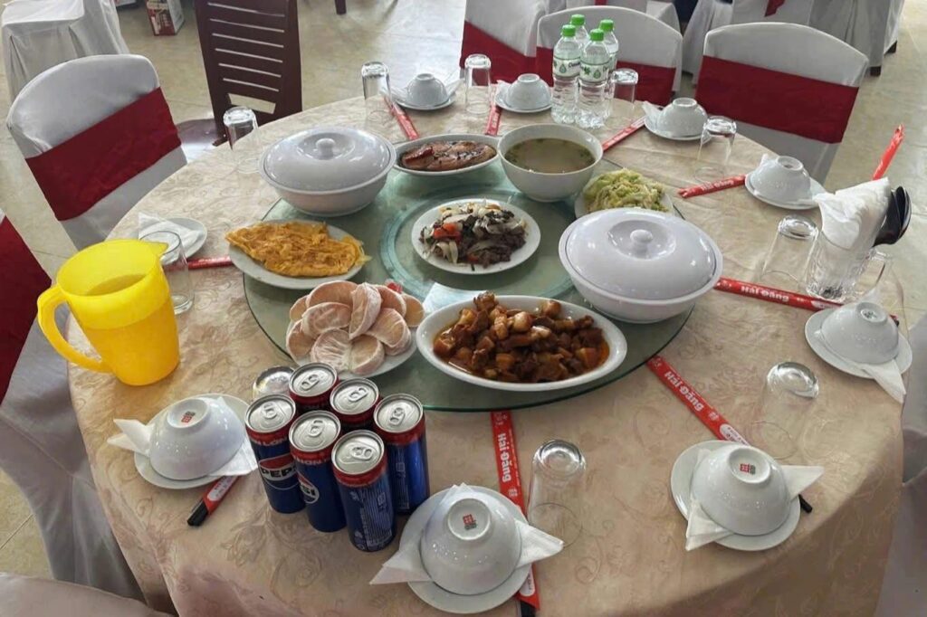 Nhà hàng Hải Đăng tri ân lực lượng khắc phục bão số 10 2 558195688 1145033724489288 5653354027410109870 n