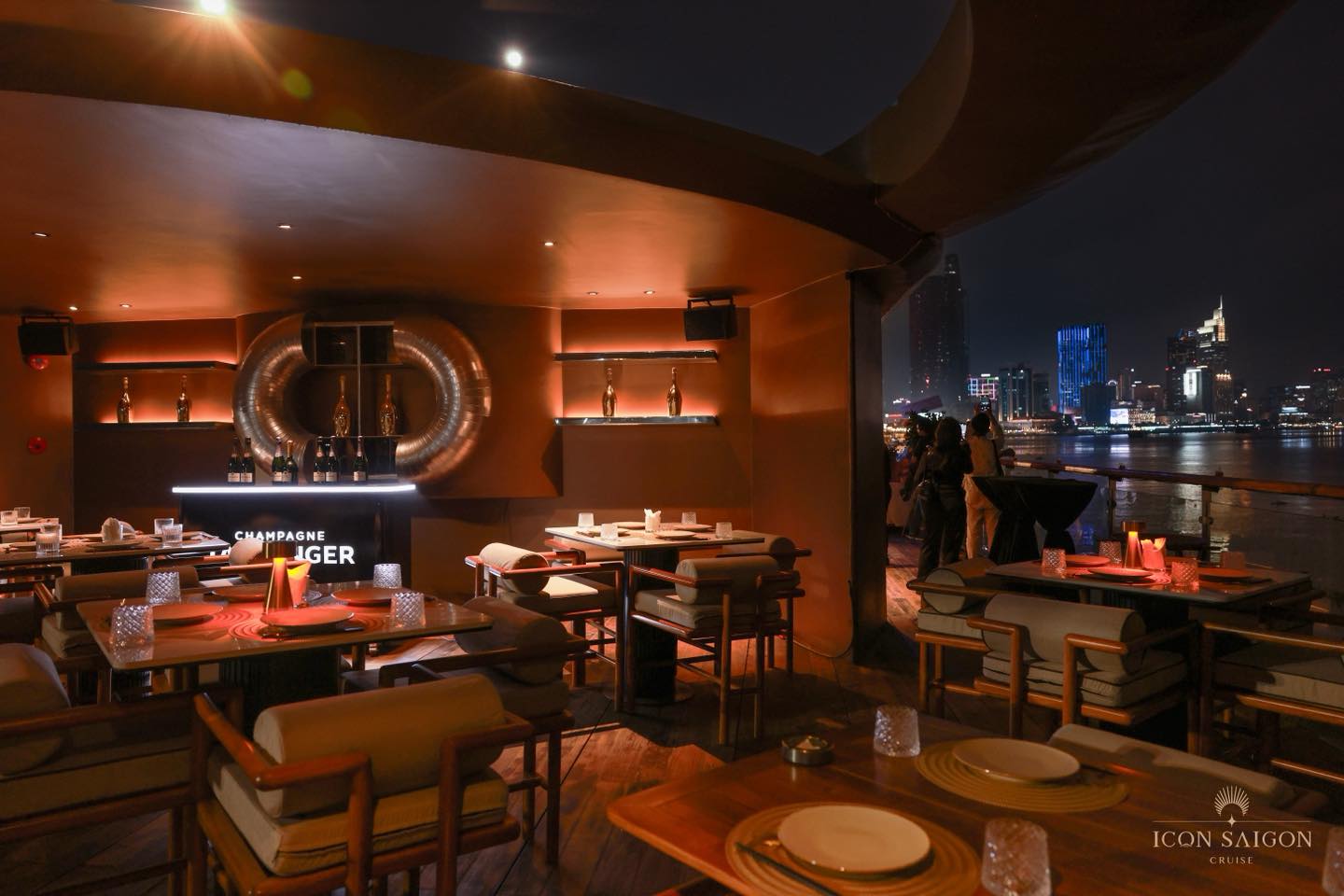 Trải nghiệm du thuyền ICON Saigon Cruise tại Sài Gòn 5 558220667 1112036477713217 689528224367384387 n