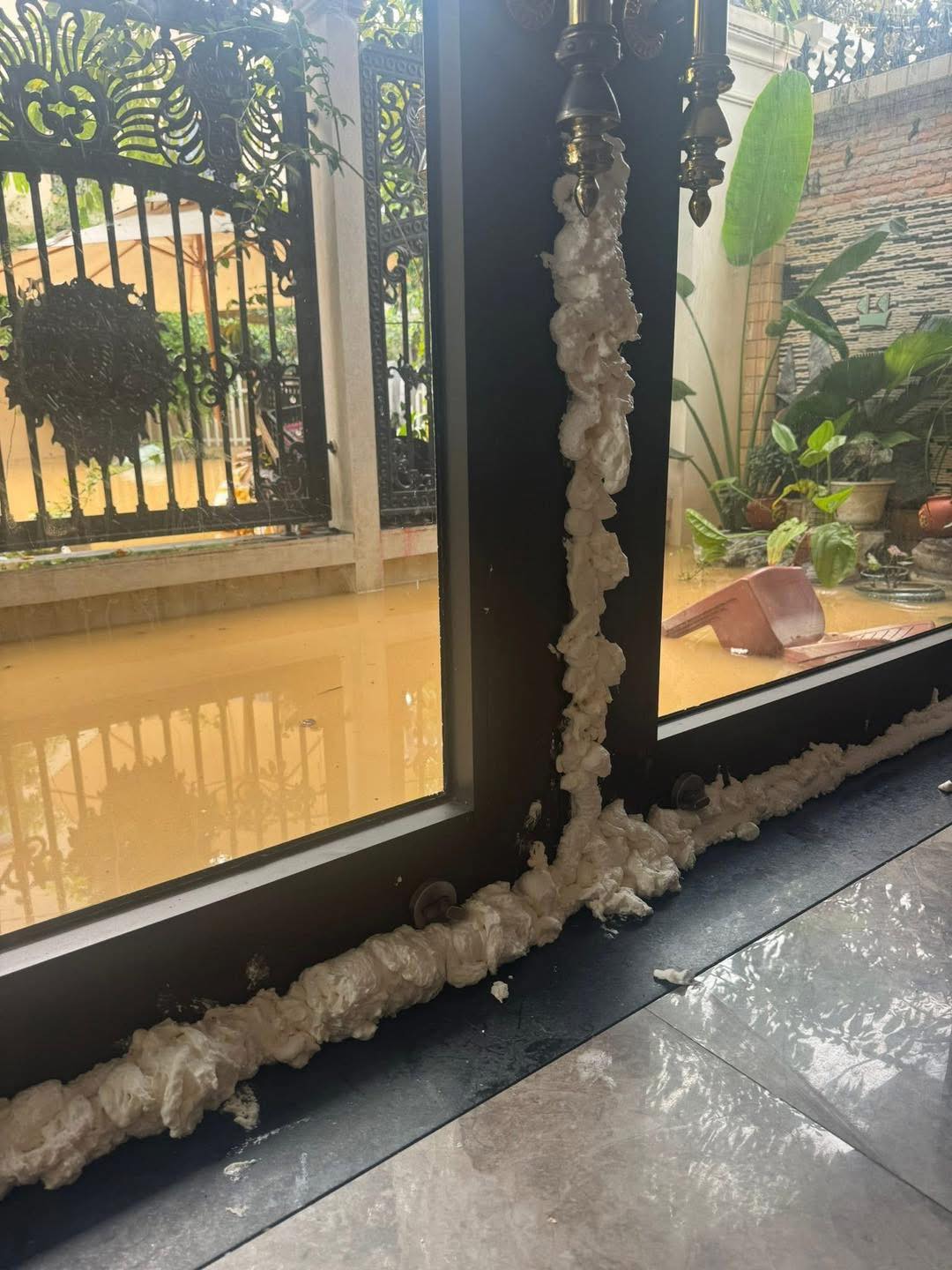 Giải pháp độc đáo chống ngập úng với foam xịt 3 558360195 1233310925494131 921817908537453224 n
