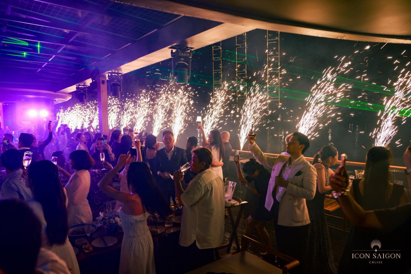 Trải nghiệm du thuyền ICON Saigon Cruise tại Sài Gòn 4 558452279 1112036561046542 6274205096226547050 n