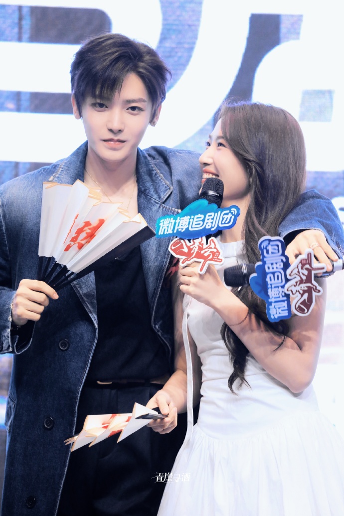 Trò Chơi Gây Cấn Tại Hội Nhóm Đu Phim Weibo 5 558579989 722230057501231 4632989552758432388 n