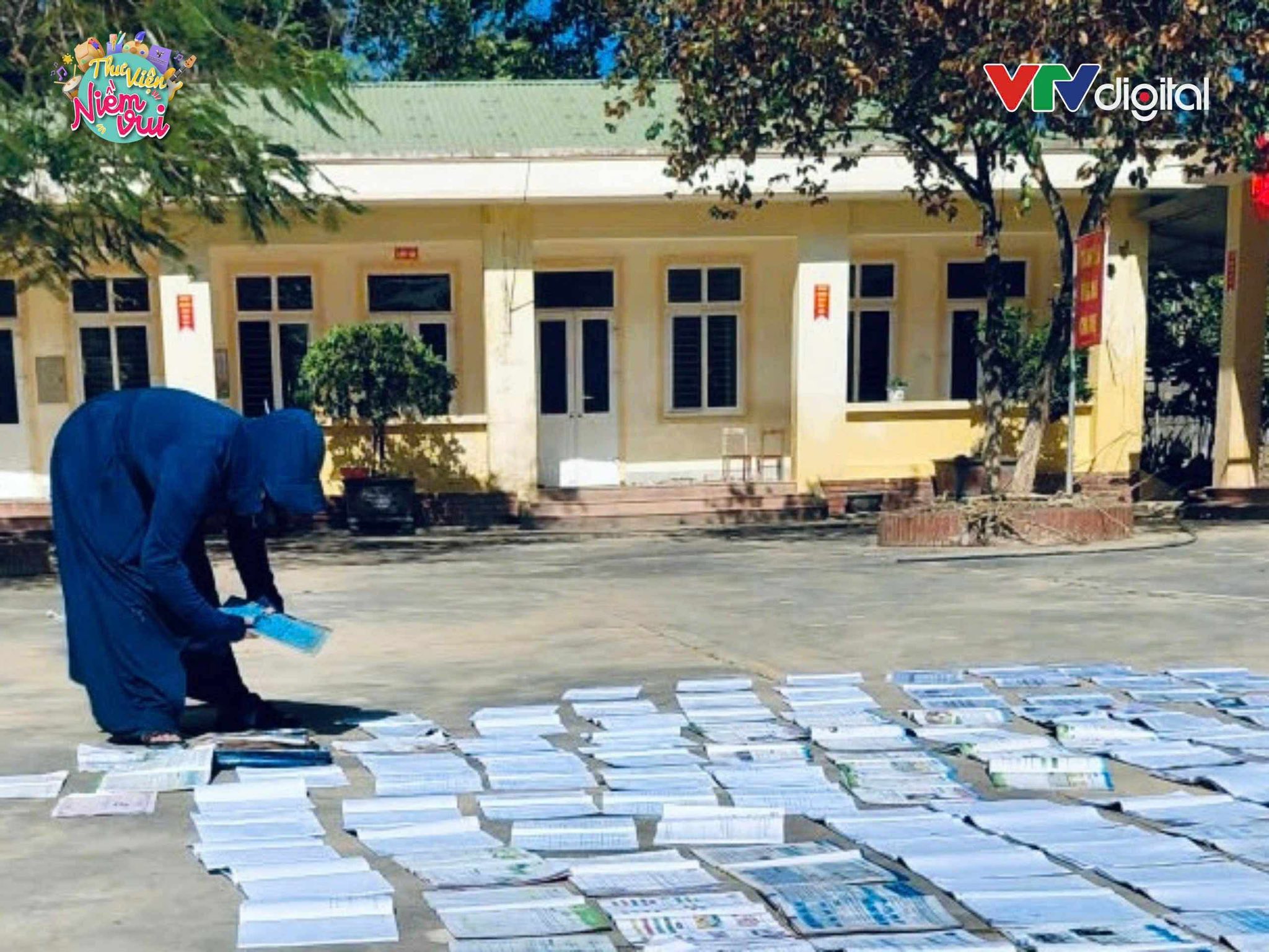 Nước lũ cuốn trôi sách vở, thầy cô xót xa nhìn học trò 6 558582733 1134713235531213 5157544743791585156 n