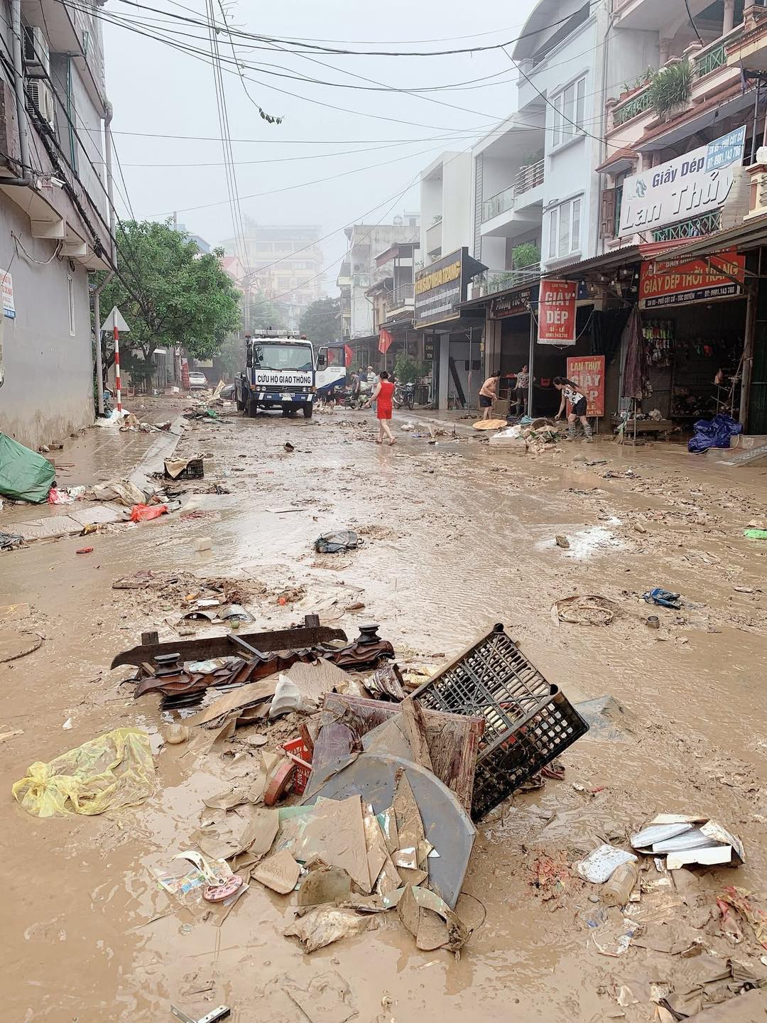 Lũ rút để lại cảnh hoang tàn khắp nơi 3 558655501 1233143188844238 9046413016371855322 n