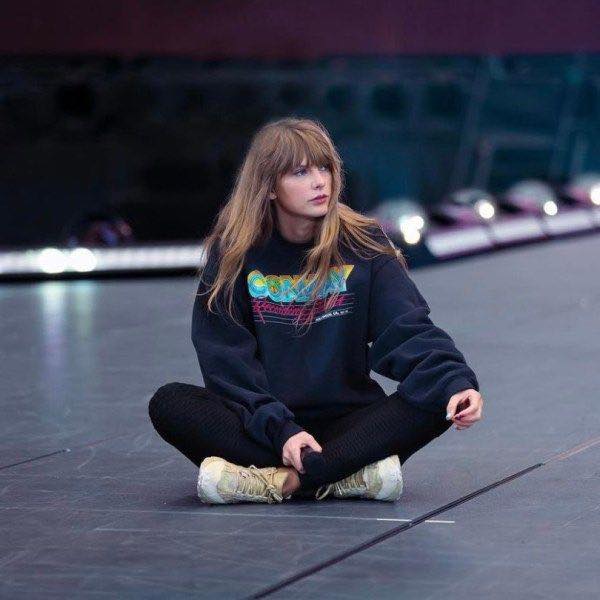 Lời Tạm Biệt Gửi Taylor Swift: Một Hành Trình Đầy Nỗi Niềm 2 558863825 122183465900427003 2974205804125753386 n