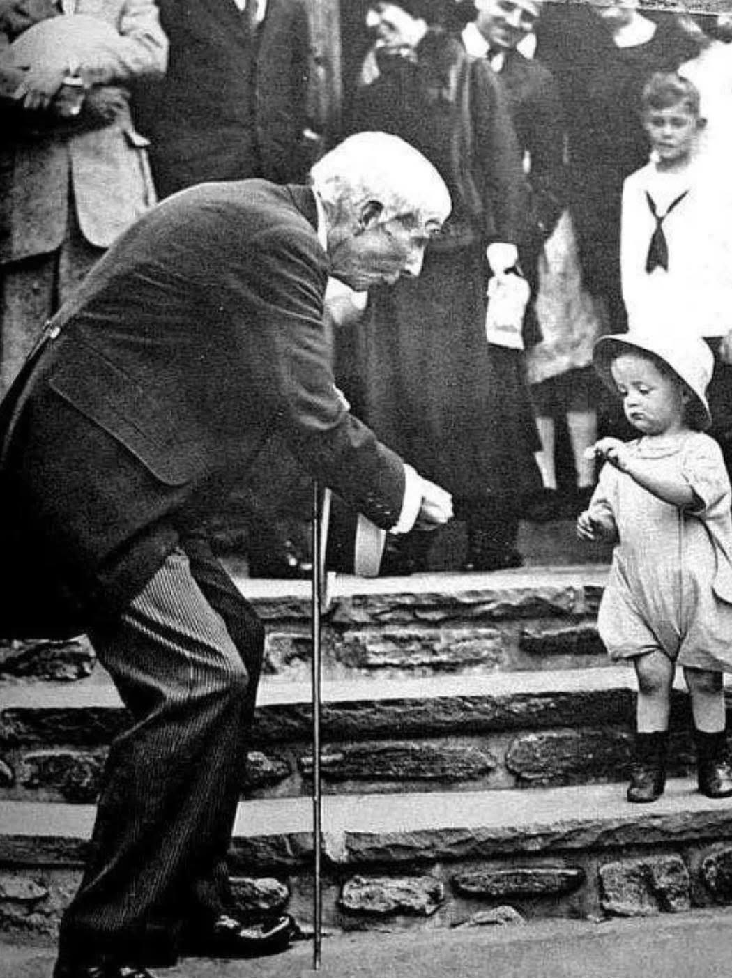 Câu chuyện cảm động về John D. Rockefeller và đồng 5 xu 2 558870546 1381332120328346 9086986915618516667 n