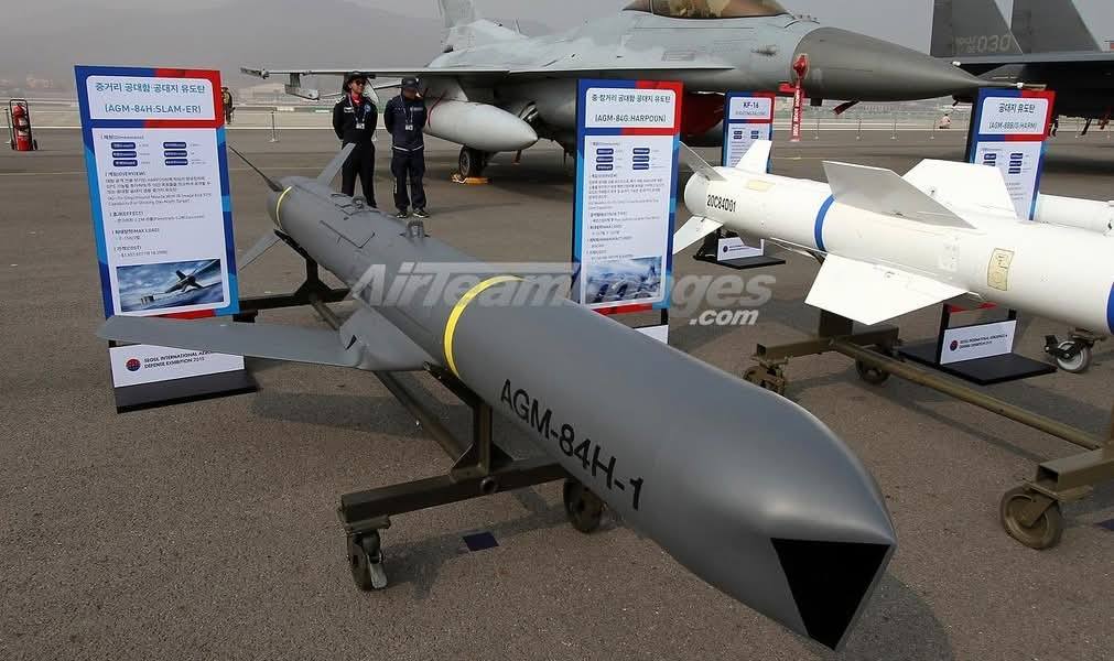 Máy bay F/A-18E Mỹ sử dụng tên lửa SLAM-ER trong không kích Yemen 3 558870654 816408617575871 4057461925235004296 n
