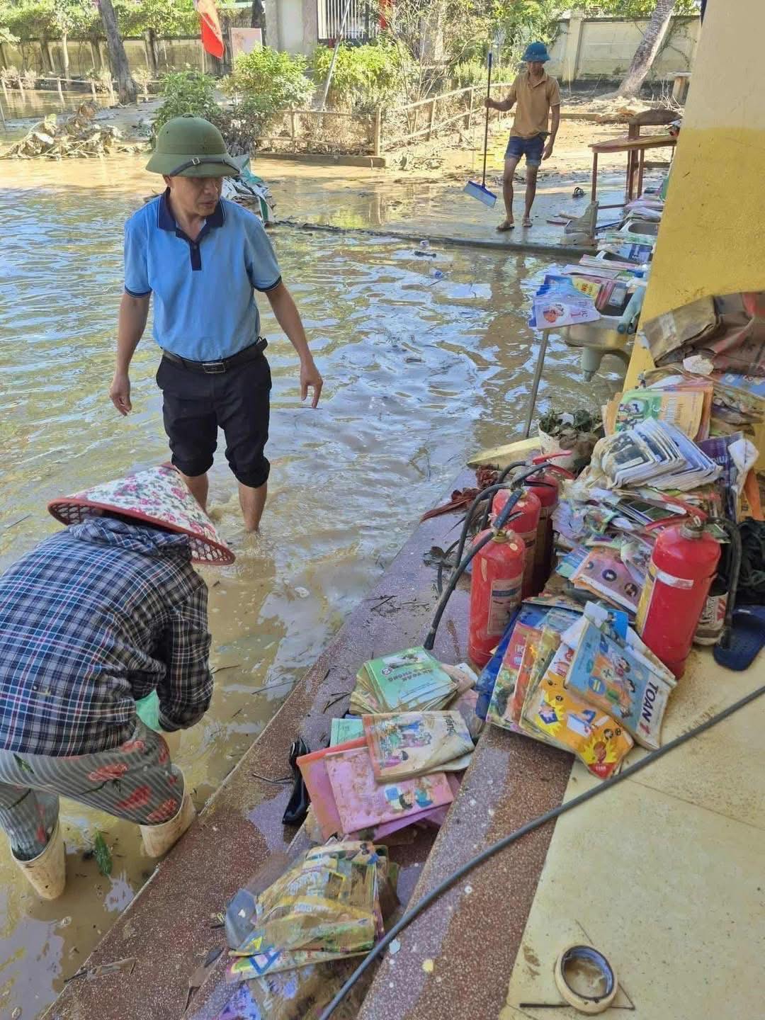 Cô giáo vùng lũ Nghệ An kêu gọi hỗ trợ học sinh khắc phục thiệt hại 6 558874590 1144229407808254 445453040333886496 n