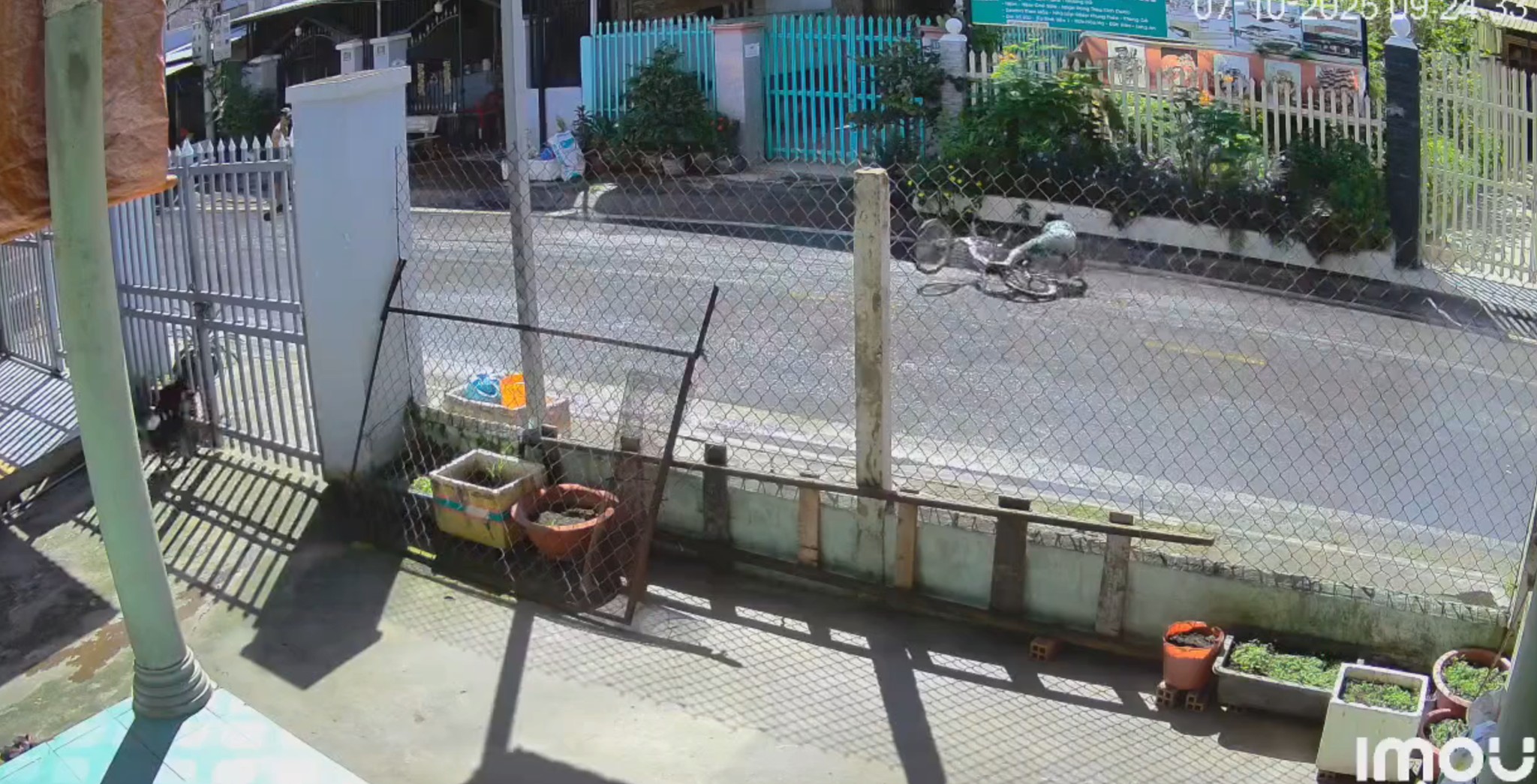 Bé trai hoảng loạn vì bị cướp vé số giữa đường 5 558899167 1147563904141471 5190404048249180475 n