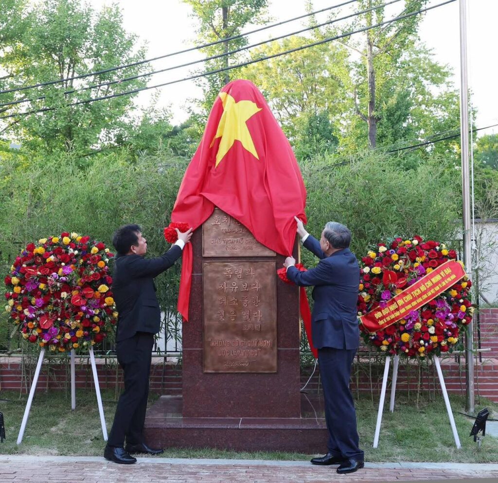 Tượng đài Hồ Chí Minh ở Bình Nhưỡng: Biểu tượng của niềm tin lịch sử 2 558921556 1184137250491649 2297204371579038214 n