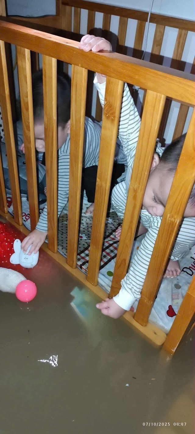 Cảm động hình ảnh các em nhỏ tại mái ấm Tâm An giữa lũ 2 559051091 1233221998836357 7993508929258605029 n