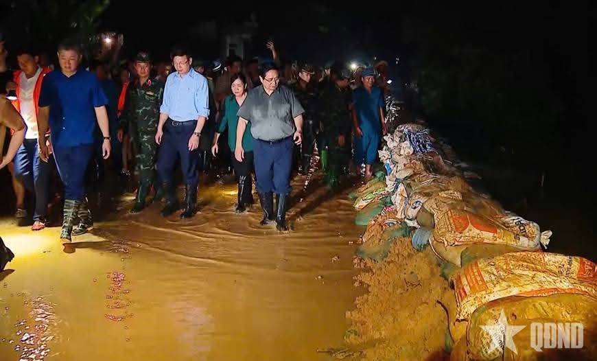 Thủ tướng Phạm Minh Chính kiểm tra tình hình ngập lụt tại Hà Nội 5 559312600 821528130397253 1679452166897487412 n