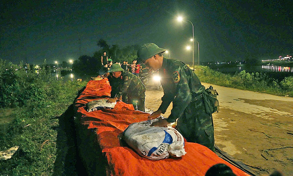 Bắc Ninh: Hàng Nghìn Người Đêm Đêm Gia Cố Đê Đẩu Hàn 5 559450910 1136979568637913 269924947996984786 n
