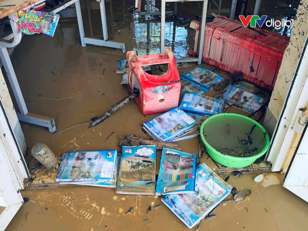 Nước lũ cuốn trôi sách vở, thầy cô xót xa nhìn học trò 2 559487514 1134713192197884 5508518609064342307 n
