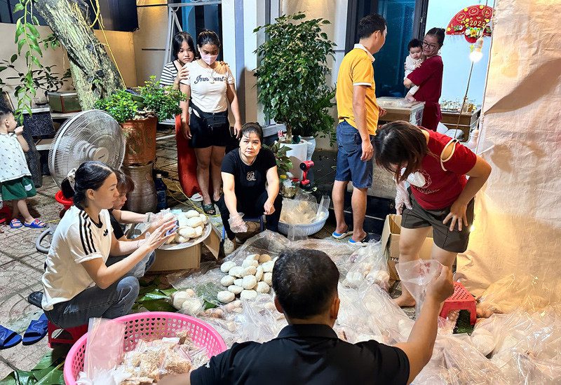 Hành động đẹp giữa mùa lũ: Những suất cơm ấm lòng từ Ninh Bình 2 559634141 1152214567104537 6453766559220484065 n