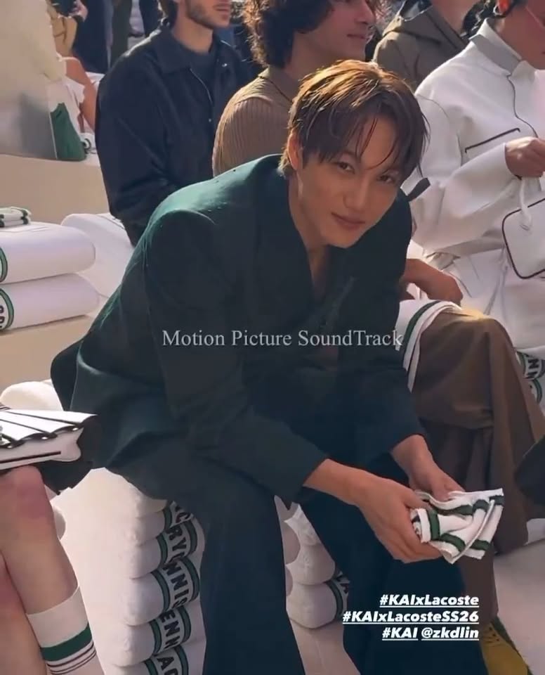 EXO Kai Gây Sốt Khi Nhận Ra Fan Tại Fashion Week 2 560440890 1136788354597437 1321497119027842233 n
