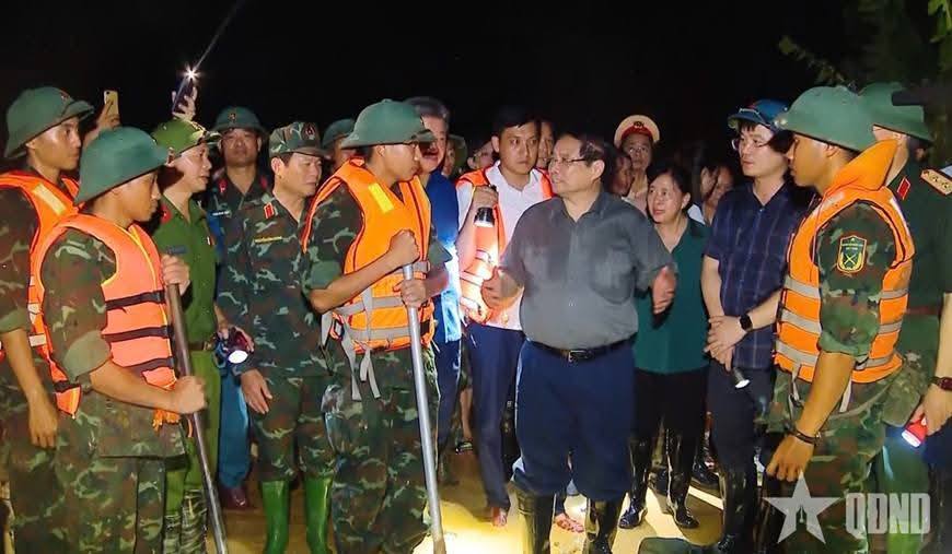 Thủ tướng Phạm Minh Chính kiểm tra tình hình ngập lụt tại Hà Nội 4 560539092 821528083730591 2896823284803759334 n