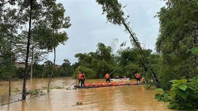 Thái Nguyên: Cứu hộ 270 học sinh mắc kẹt do mưa lũ 2 560686398 1377736254021266 363562962573221332 n